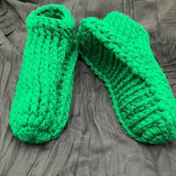 Green Crochet House Slippers size 7-9 NEW - Picture 2 of 2
